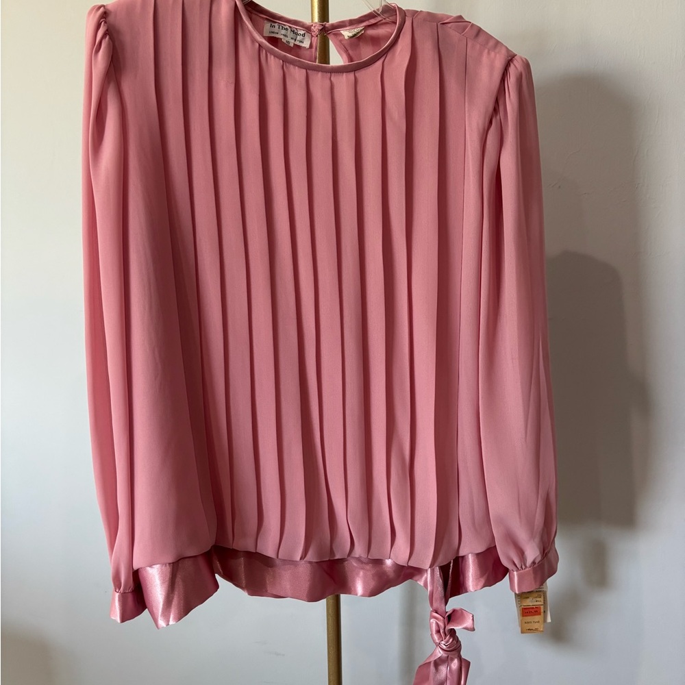 Vintage Elegant  Pink Pleated Blouse with shoulderpads. NET